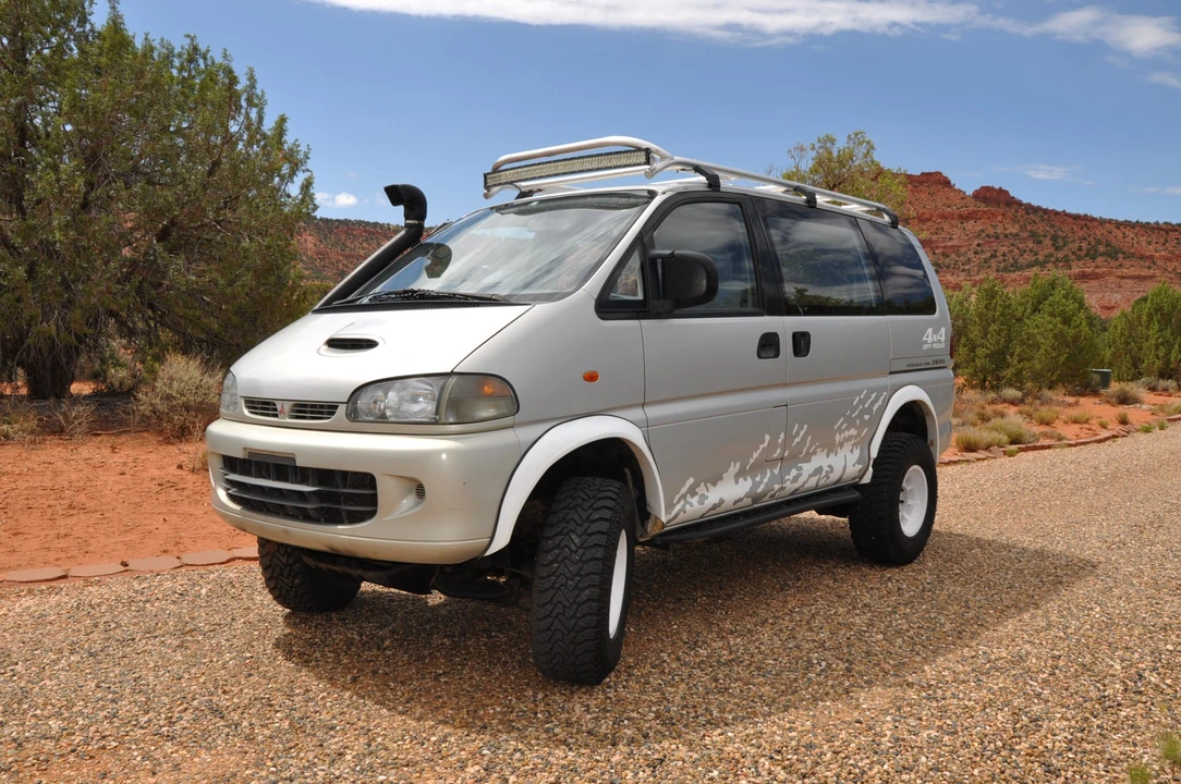 1995 Mitsubishi Delica 4th Gen - Image 3 of 31