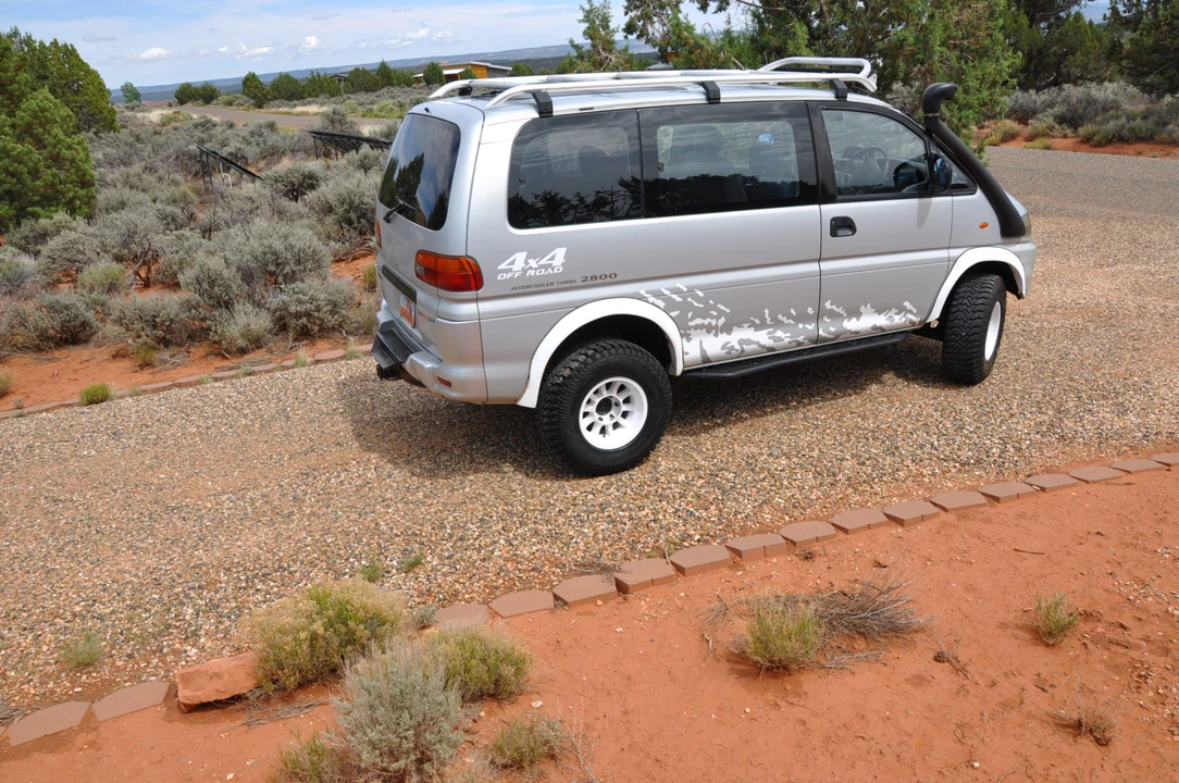 1995 Mitsubishi Delica 4th Gen - Image 9 of 31