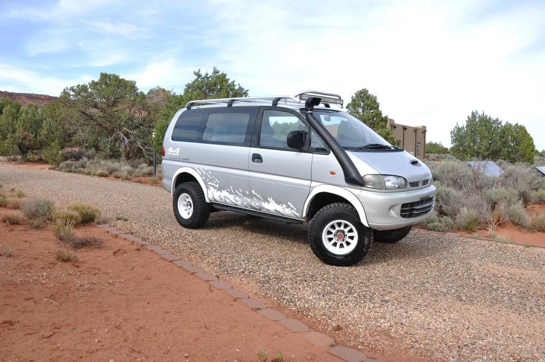1995 Mitsubishi Delica 4th Gen - Image 11 of 31