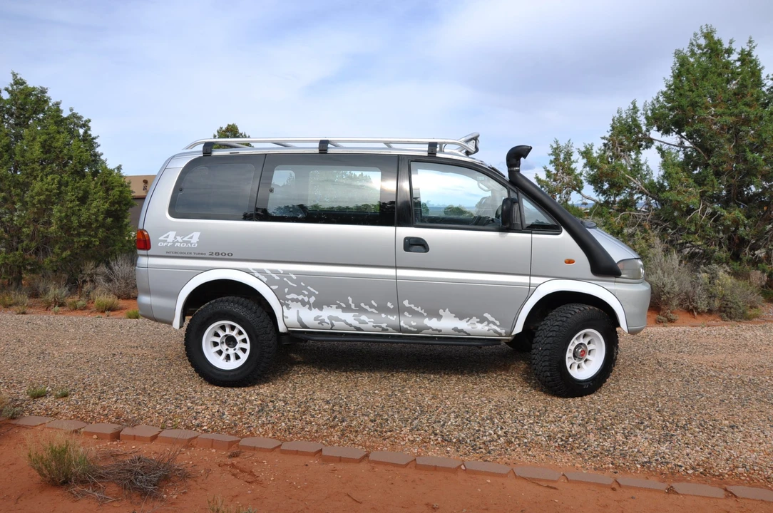 1995 Mitsubishi Delica 4th Gen - Image 10 of 31