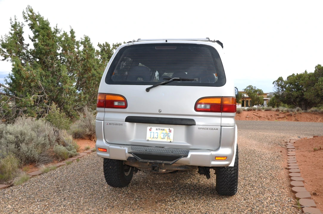 1995 Mitsubishi Delica 4th Gen - Image 7 of 31