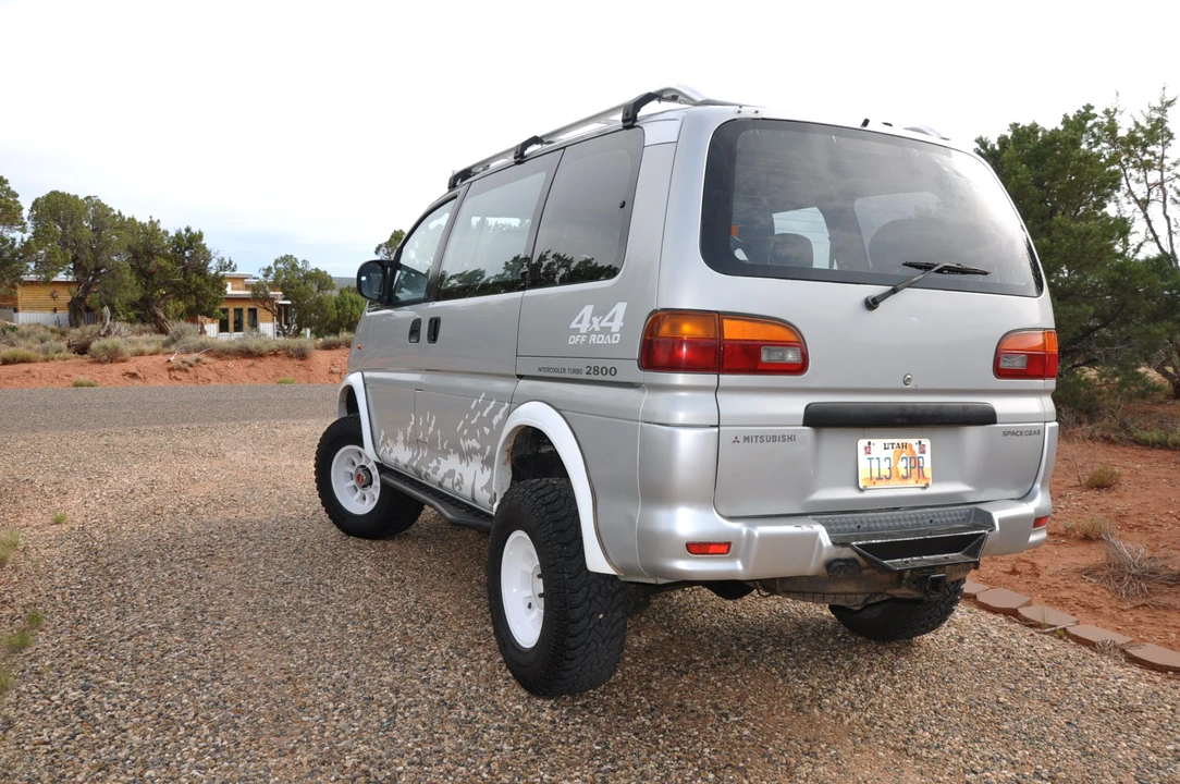 1995 Mitsubishi Delica 4th Gen - Image 6 of 31