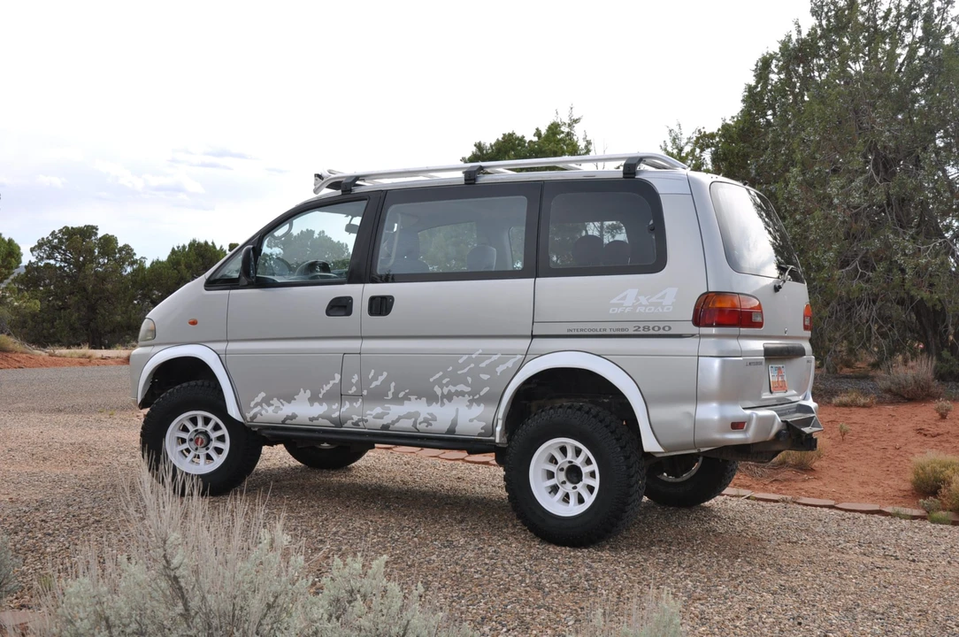 1995 Mitsubishi Delica 4th Gen - Image 5 of 31
