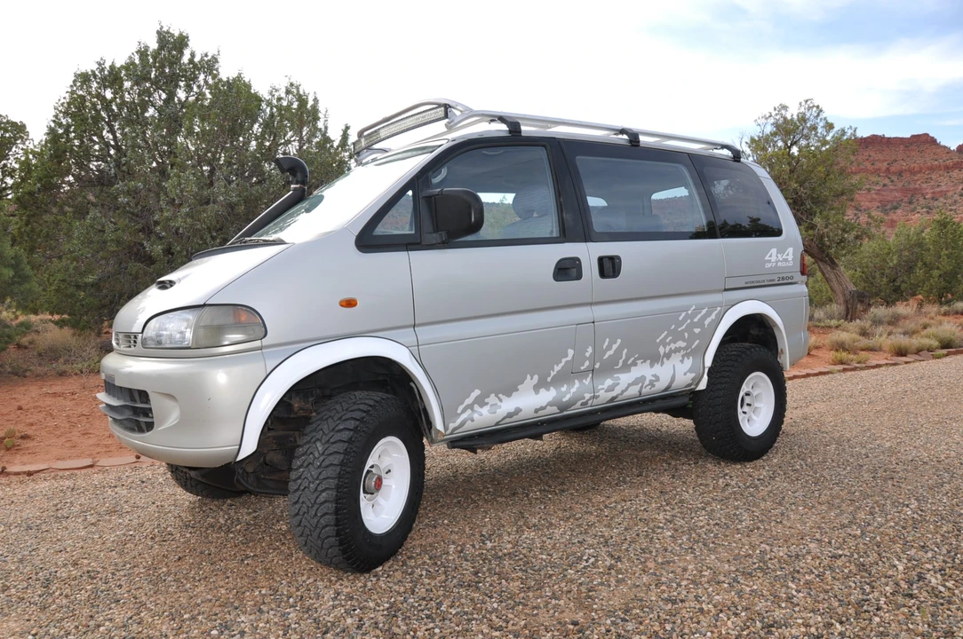 1995 Mitsubishi Delica 4th Gen - Image 4 of 31