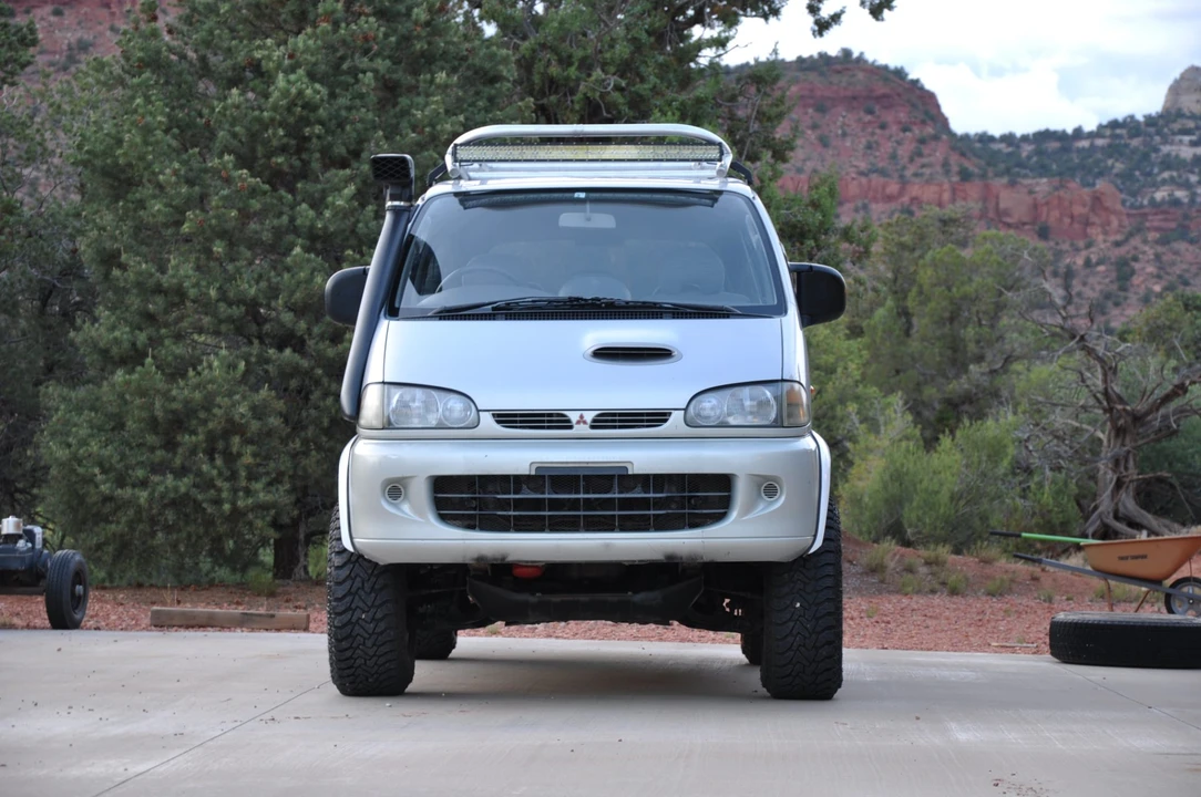 1995 Mitsubishi Delica 4th Gen - Image 17 of 31