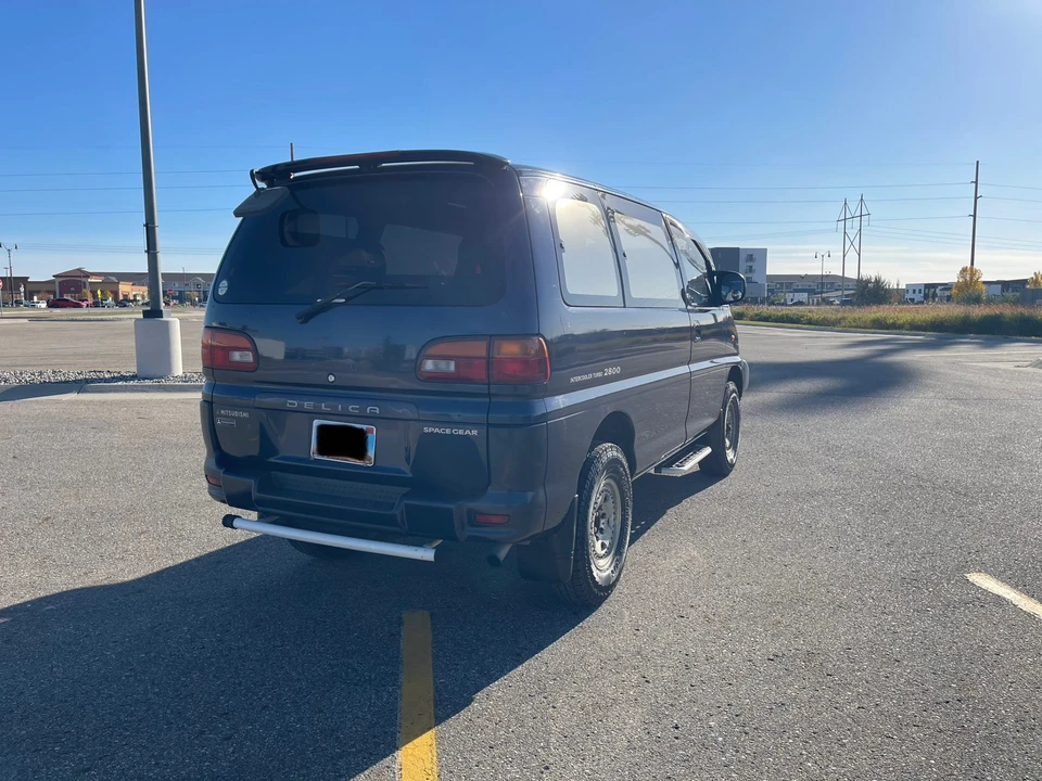 1995 Mitsubishi Delica 4th Gen - Image 13 of 31