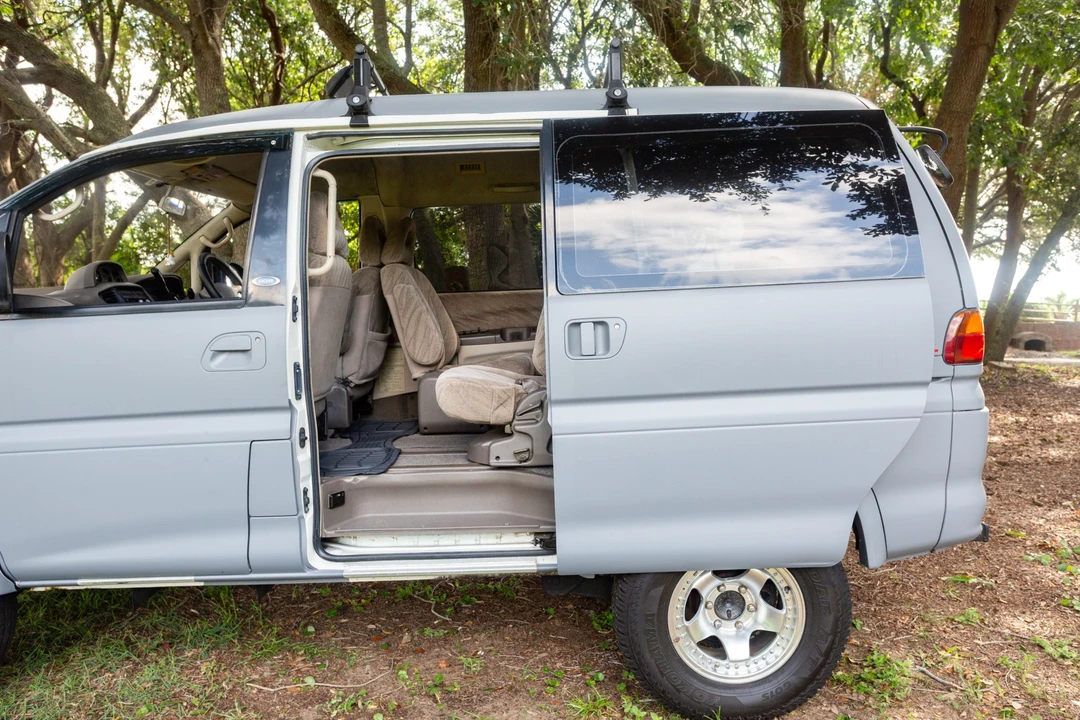 1995 Mitsubishi Delica 3rd Gen - Image 12 of 31