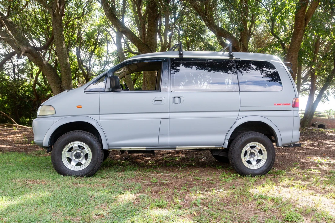 1995 Mitsubishi Delica 3rd Gen - Image 11 of 31