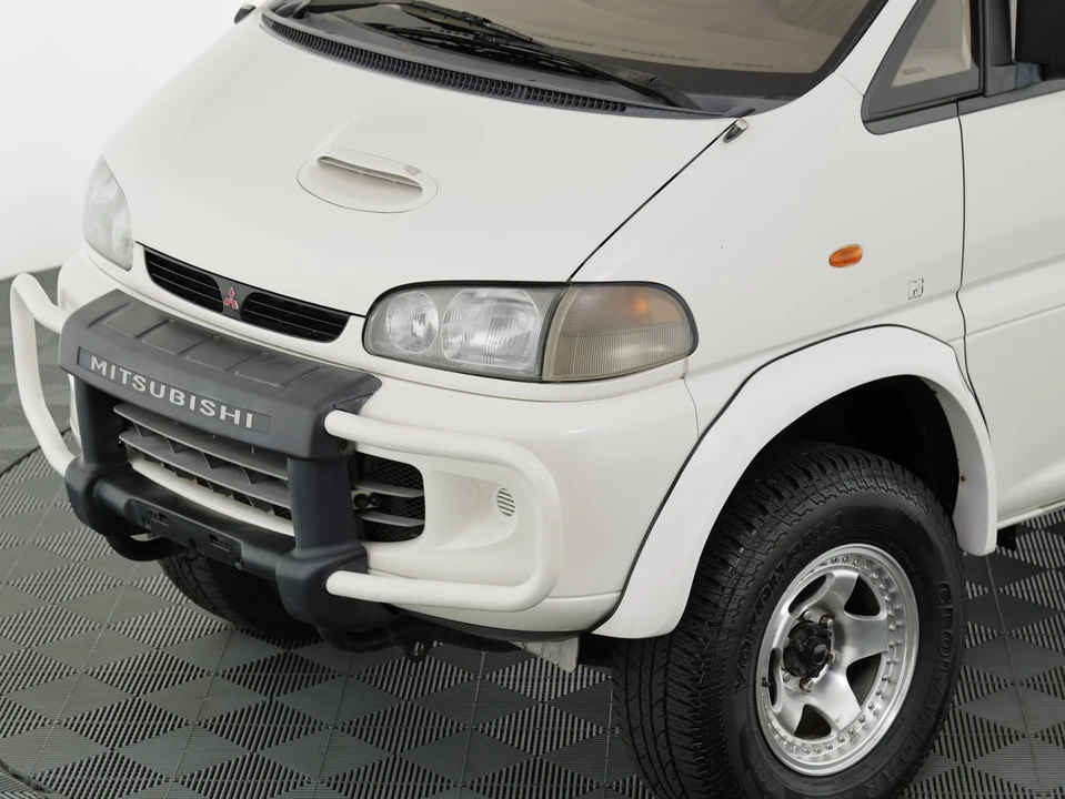 1995 Mitsubishi Delica 4th Gen - Image 12 of 31