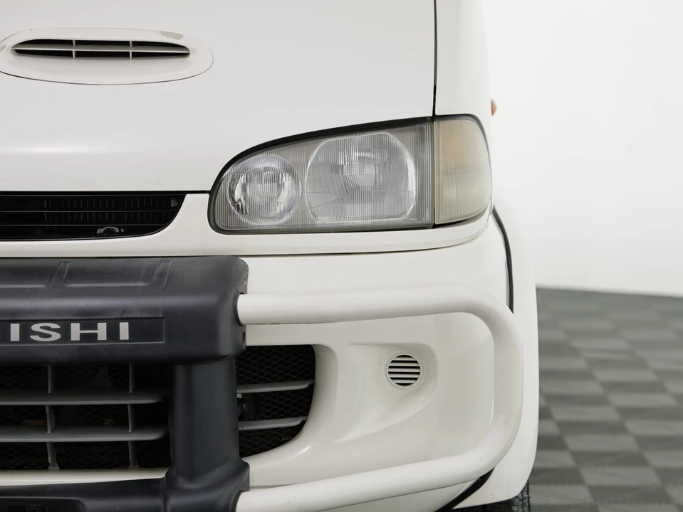 1995 Mitsubishi Delica 4th Gen - Image 16 of 31