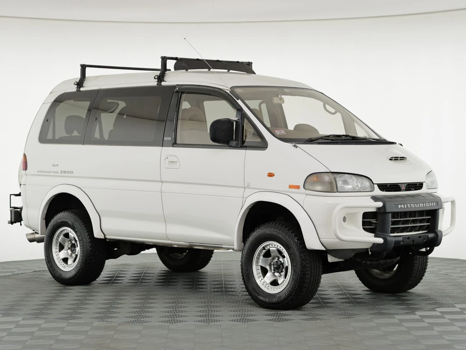 1995 Mitsubishi Delica 4th Gen - Image 2 of 31