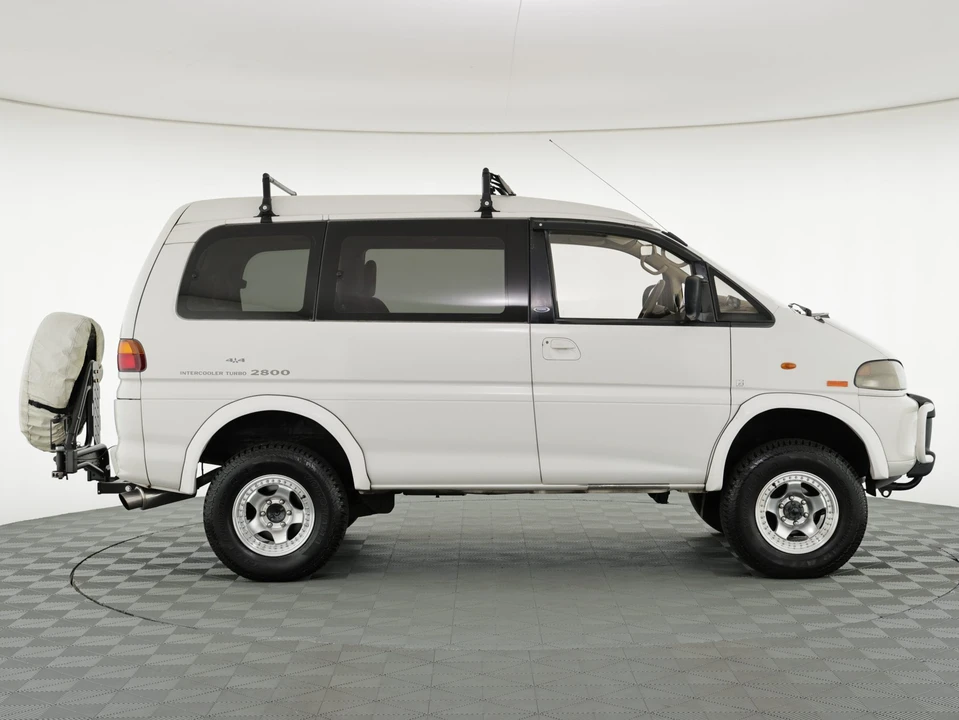 1995 Mitsubishi Delica 4th Gen - Image 10 of 31