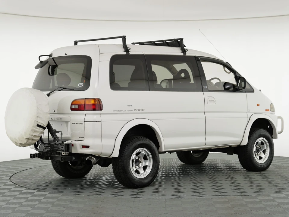 1995 Mitsubishi Delica 4th Gen - Image 9 of 31