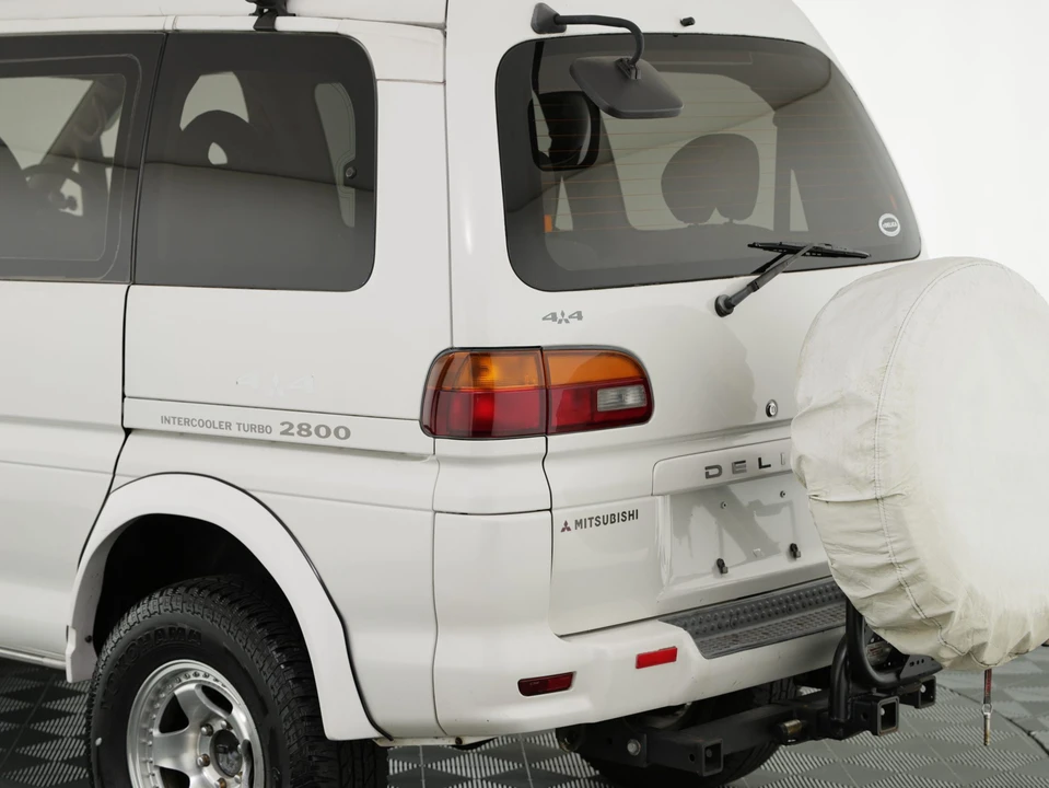1995 Mitsubishi Delica 4th Gen - Image 17 of 31