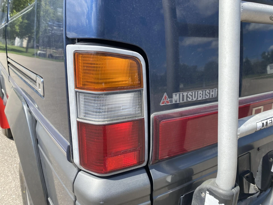1995 Mitsubishi Delica 4th Gen - Image 14 of 31