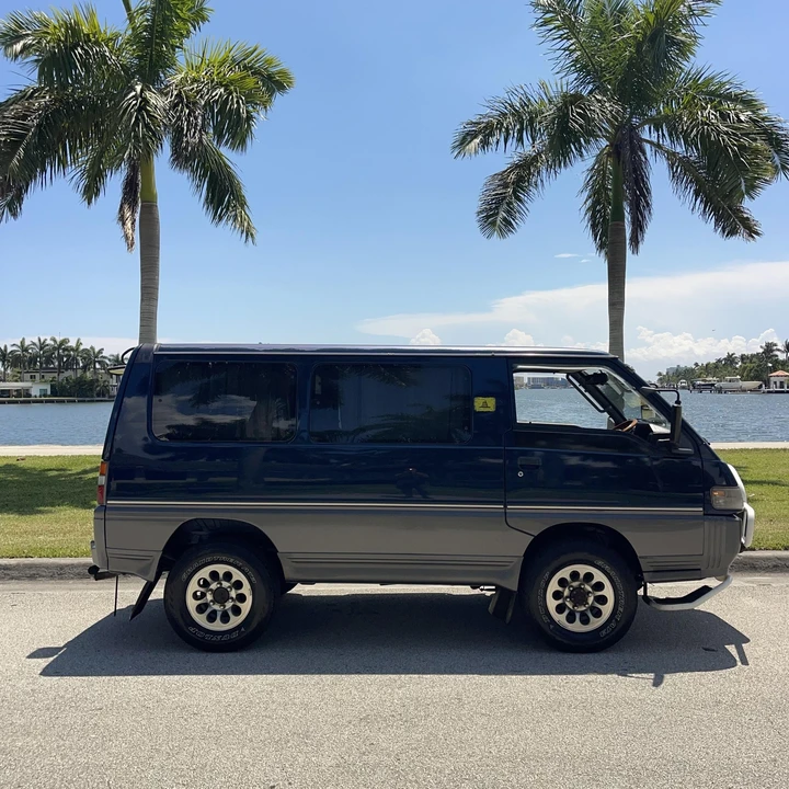 1995 Mitsubishi Delica 4th Gen - Image 2 of 21
