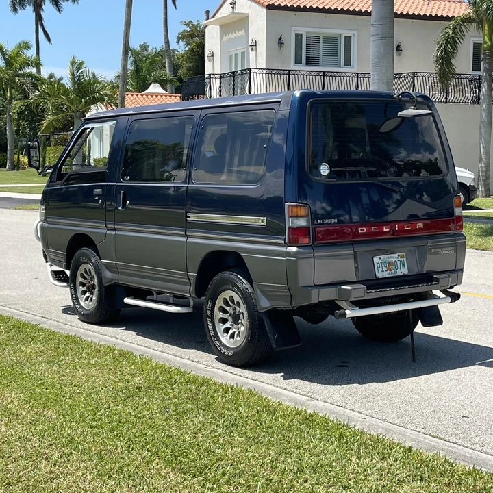 1995 Mitsubishi Delica 4th Gen - Image 8 of 21