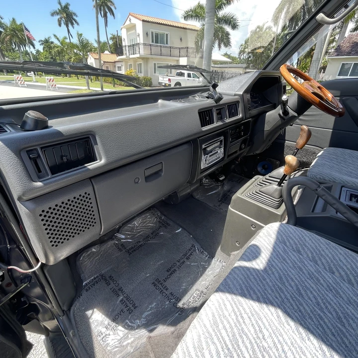 1995 Mitsubishi Delica 4th Gen - Image 17 of 21