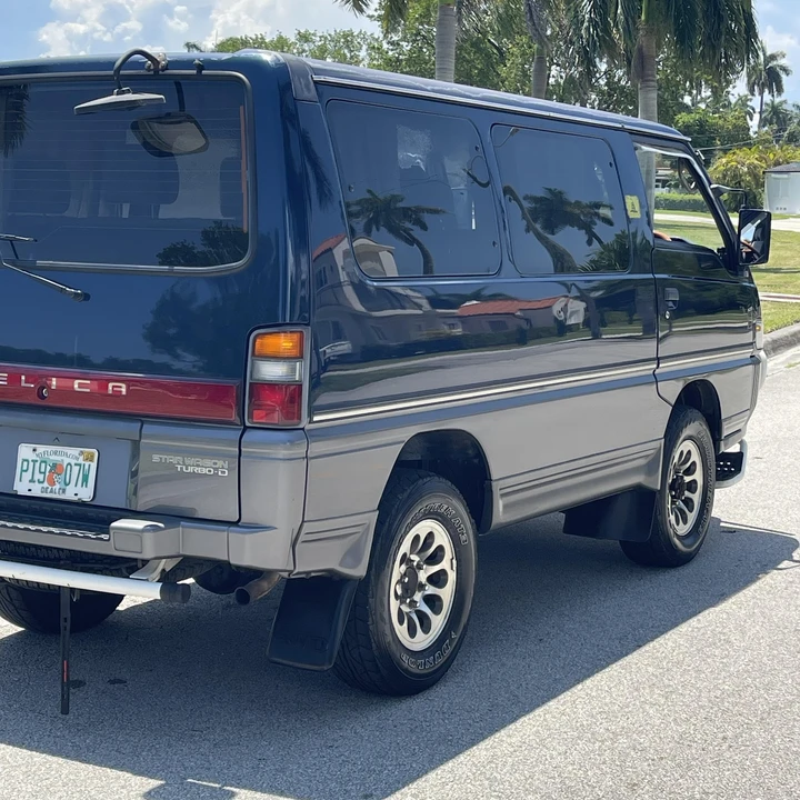 1995 Mitsubishi Delica 4th Gen - Image 11 of 21