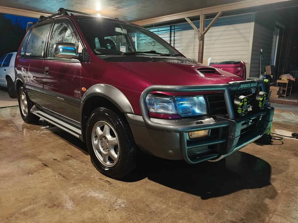 1995 Mitsubishi Chariot 2nd Gen - Image 2 of 10