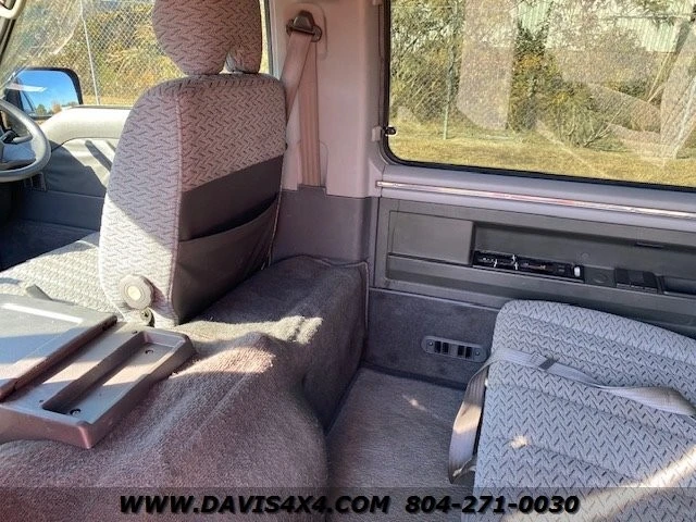 1995 Mitsubishi Delica 4th Gen - Image 16 of 30