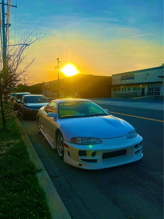 1995 Mitsubishi Eclipse 2nd Gen - Image 2 of 3