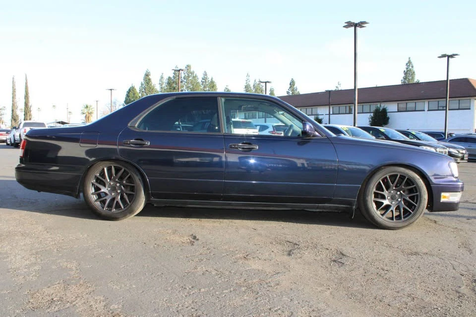 1995 Nissan Cedric 9th Gen - Image 3 of 10