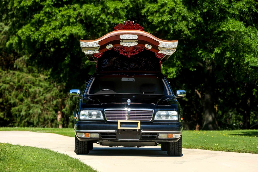 1995 Nissan Cima 2nd Gen - Image 2 of 31