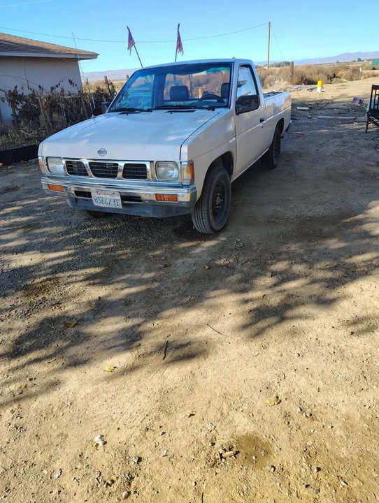 1995 Nissan Frontier - Image 2 of 2
