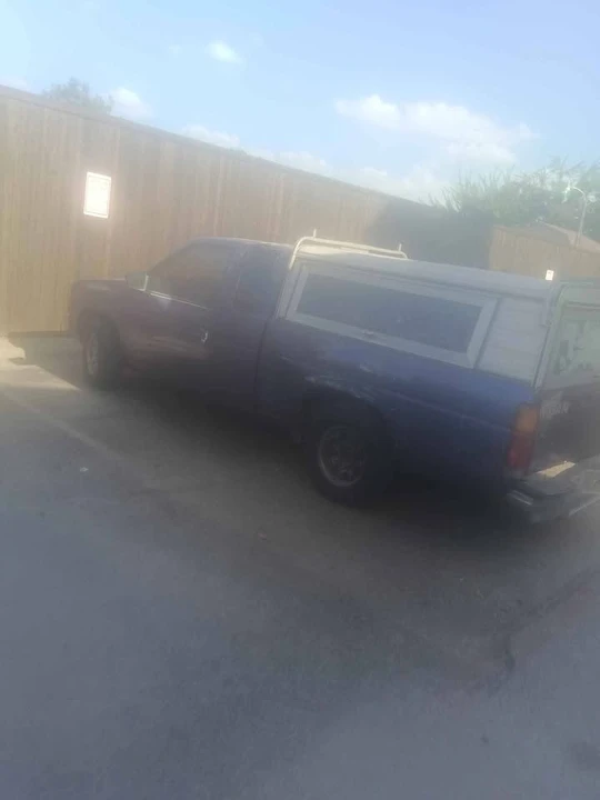 1995 Nissan Frontier - Image 4 of 4