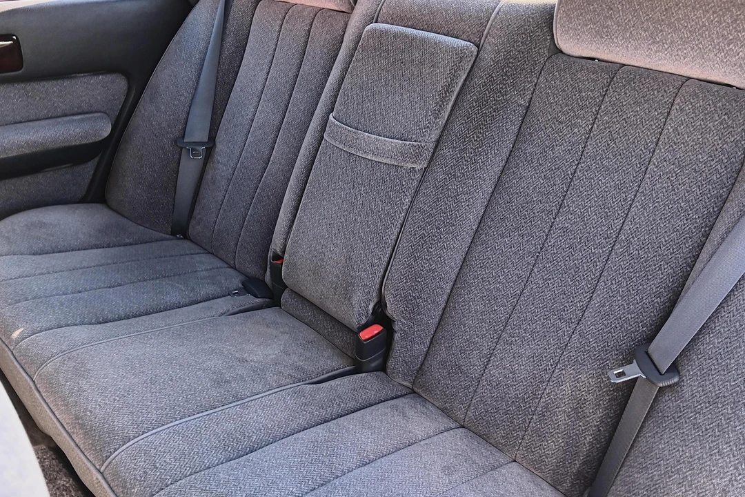 1995 Nissan Gloria 8th Gen - Image 23 of 31