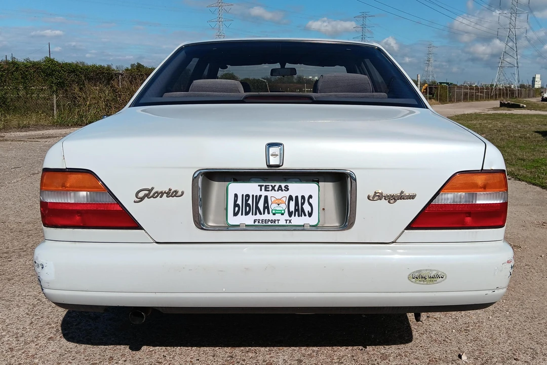 1995 Nissan Gloria 8th Gen - Image 5 of 31