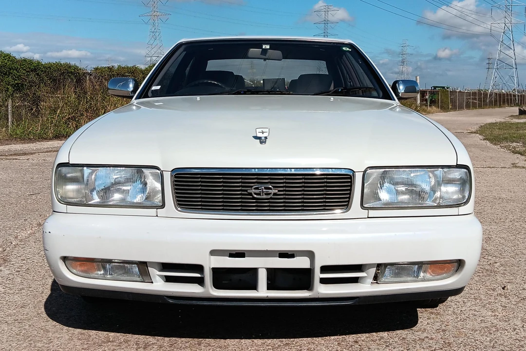 1995 Nissan Gloria 8th Gen - Image 2 of 31