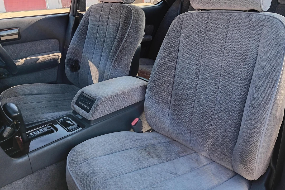 1995 Nissan Gloria 8th Gen - Image 22 of 31