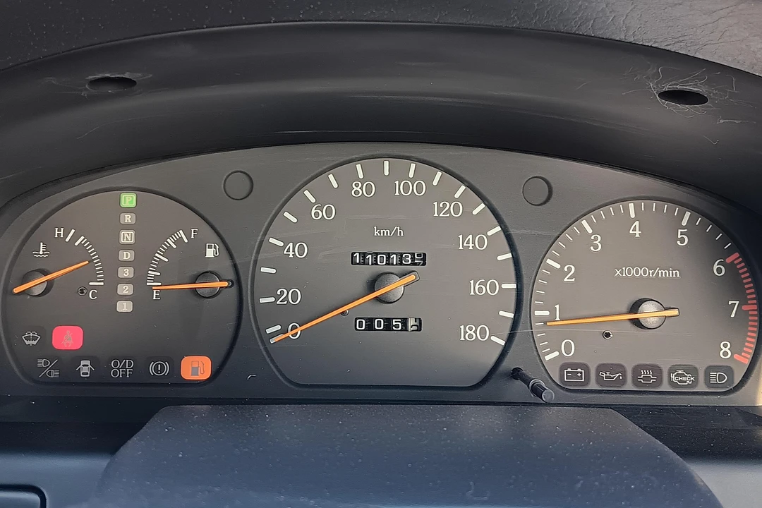 1995 Nissan Gloria 8th Gen - Image 24 of 31