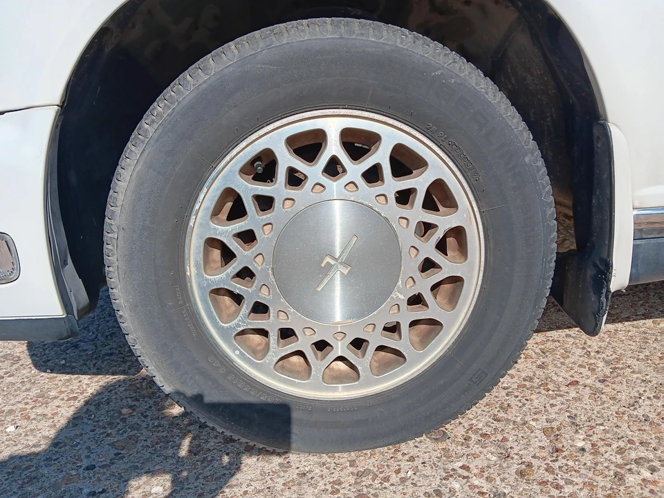 1995 Nissan Gloria 8th Gen - Image 16 of 31