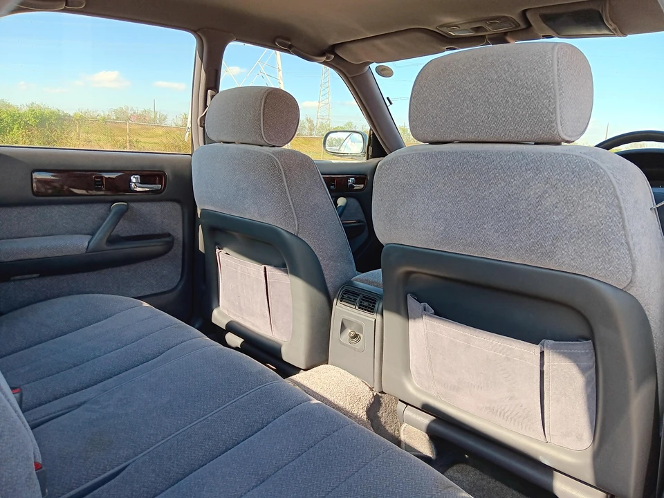 1995 Nissan Gloria 8th Gen - Image 28 of 31