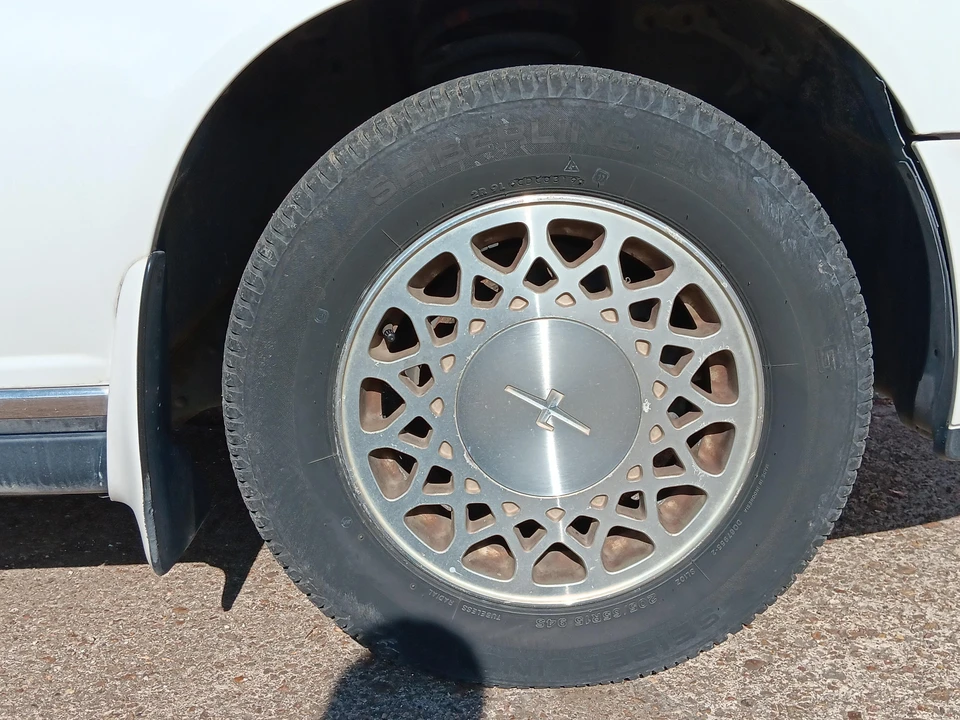 1995 Nissan Gloria 8th Gen - Image 20 of 31
