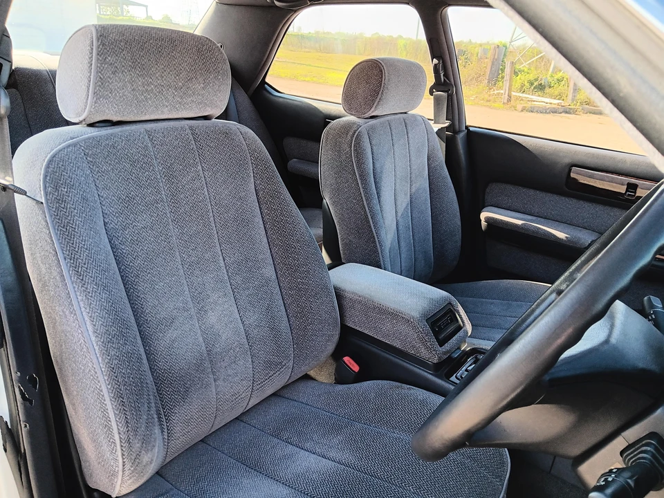 1995 Nissan Gloria 8th Gen - Image 26 of 31