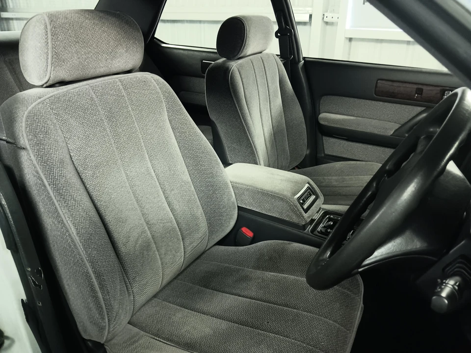 1995 Nissan Gloria 8th Gen - Image 25 of 31