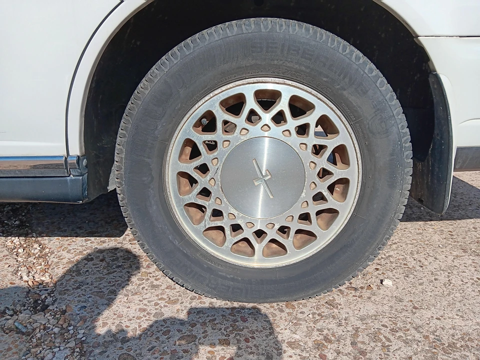 1995 Nissan Gloria 8th Gen - Image 18 of 31