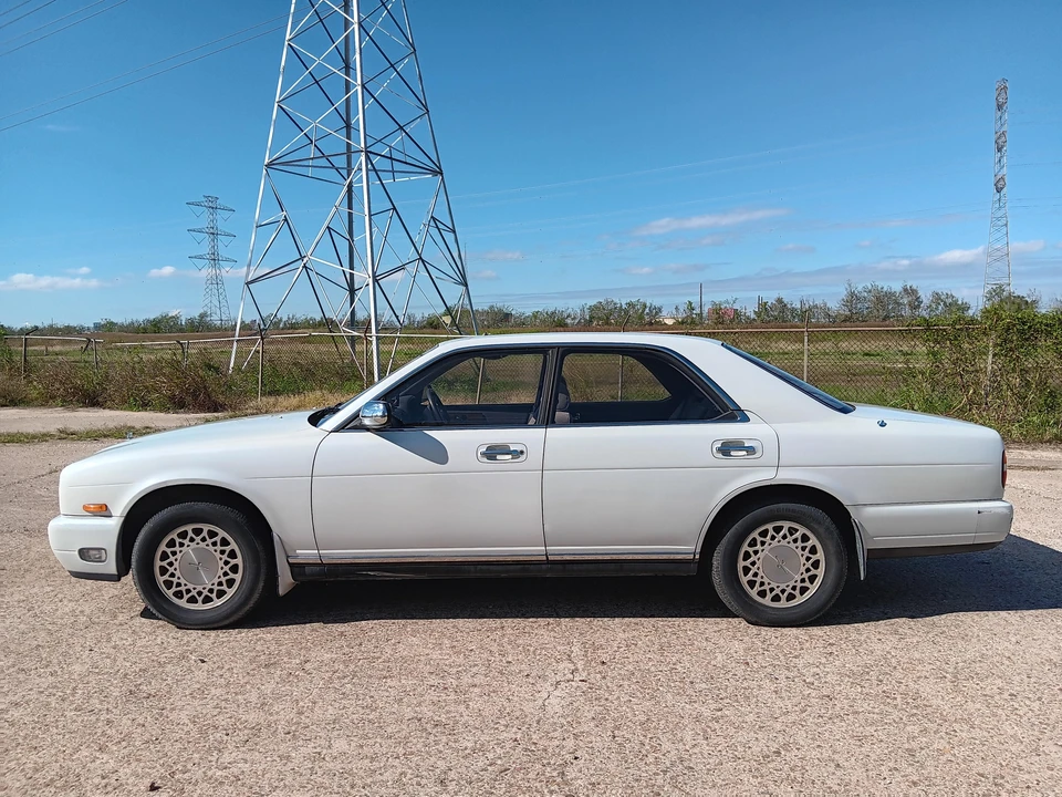 1995 Nissan Gloria 8th Gen - Image 6 of 31