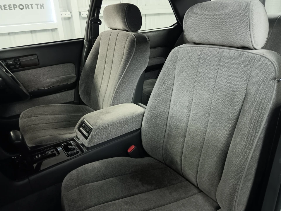 1995 Nissan Gloria 8th Gen - Image 27 of 31