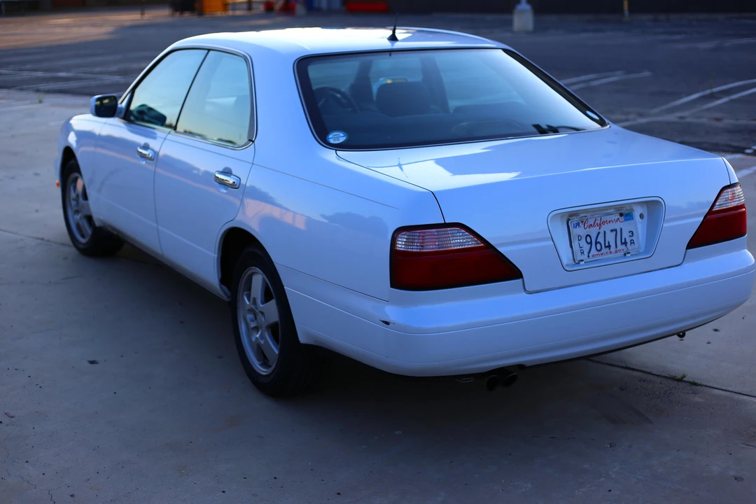 1995 Nissan Gloria 9th Gen - Image 22 of 31