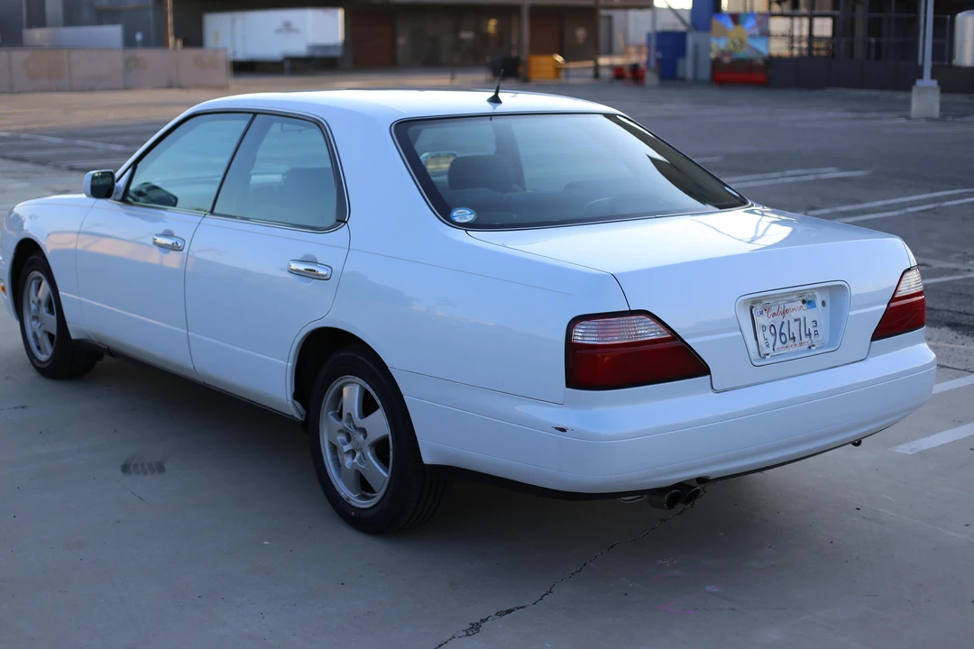 1995 Nissan Gloria 9th Gen - Image 18 of 31