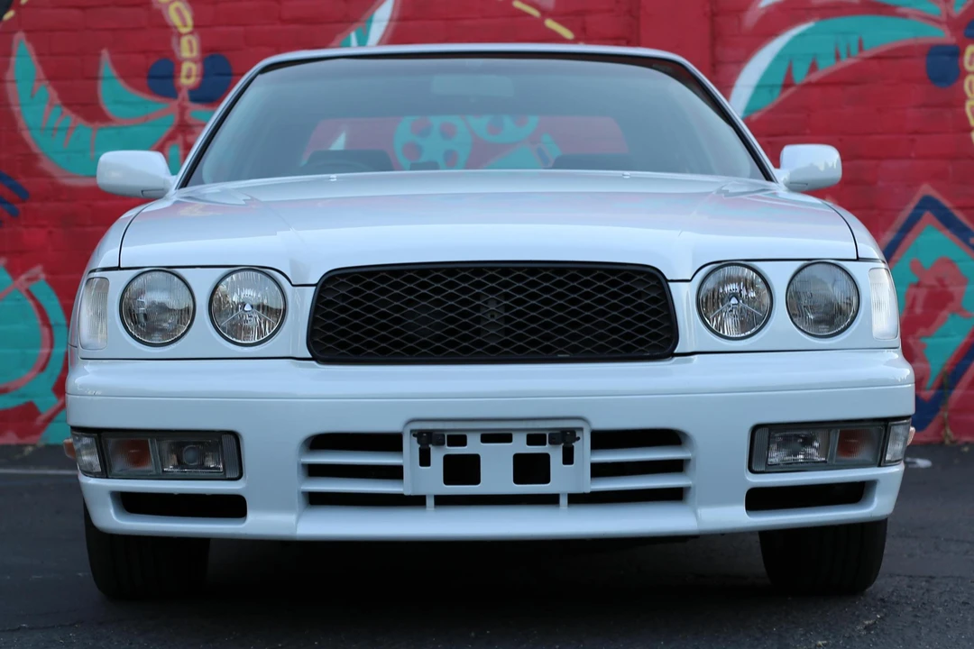 1995 Nissan Gloria 9th Gen - Image 2 of 31