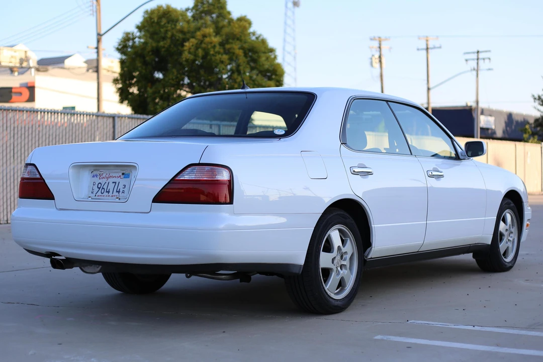 1995 Nissan Gloria 9th Gen - Image 27 of 31