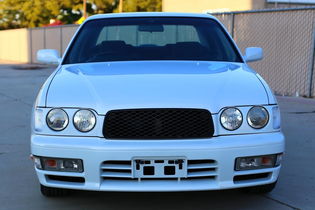 1995 Nissan Gloria 9th Gen - Image 9 of 31