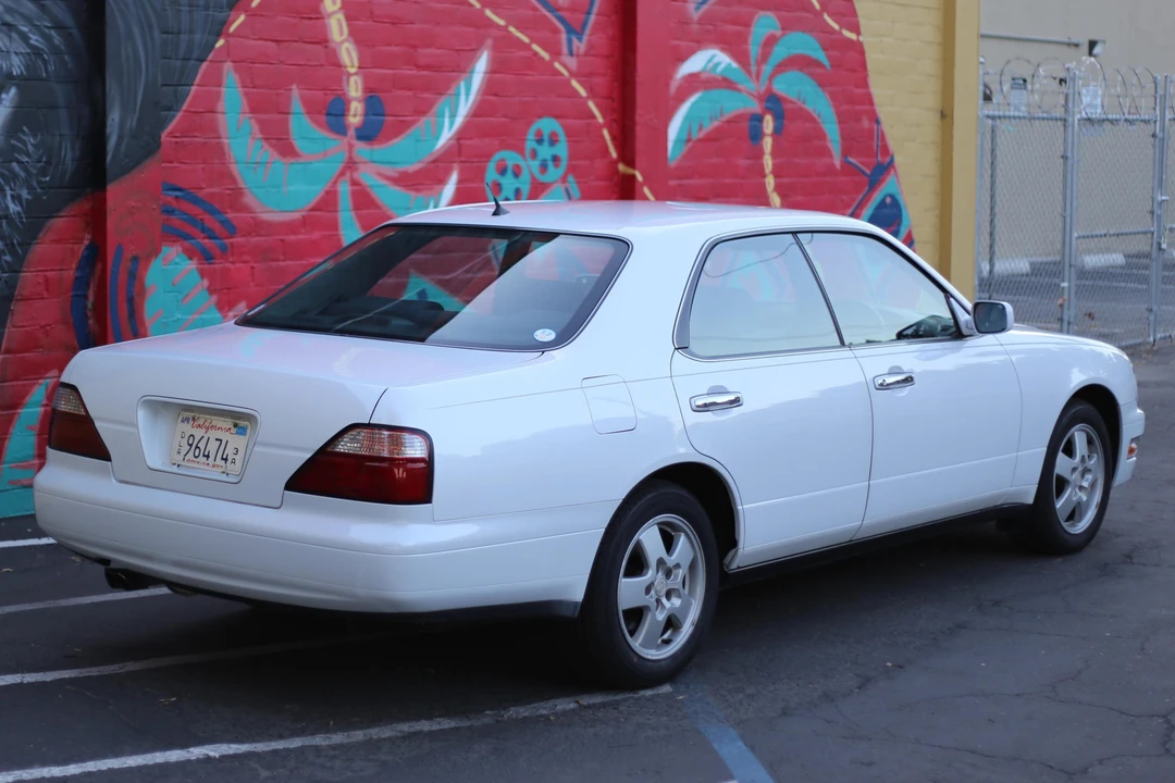 1995 Nissan Gloria 9th Gen - Image 4 of 31