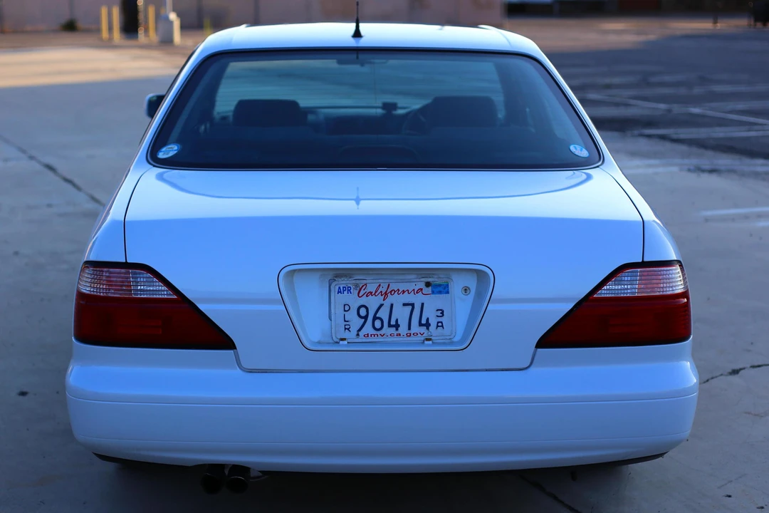 1995 Nissan Gloria 9th Gen - Image 24 of 31